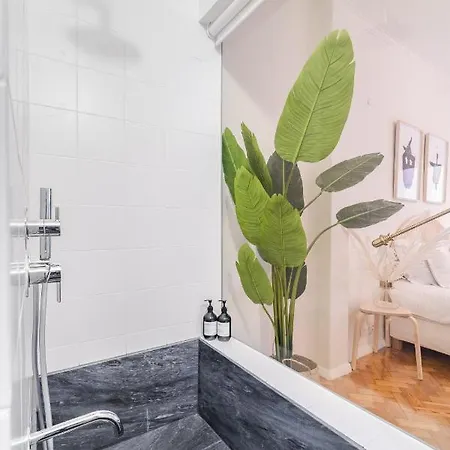 Casa Boma - Sunny And Spacious With Private Terrace - Alcantara Ii Apartment